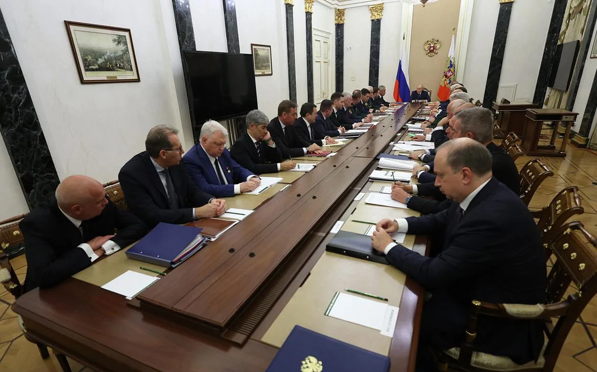 Президент России Владимир Путин провел заседание Военно-промышленной комиссии, в ходе к...