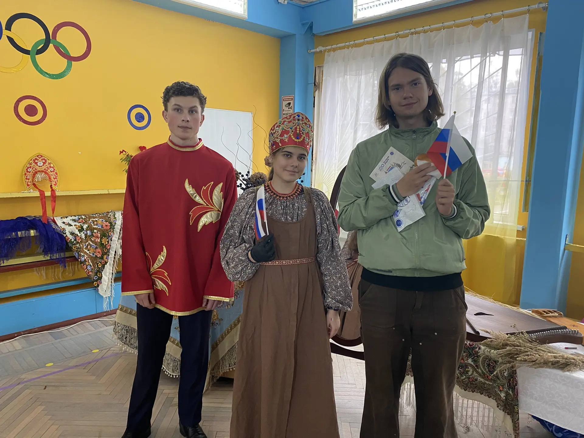 На избирательном участке МБДОУ «Детский сад 18 комбинированного вида» веселье, музыка, ...