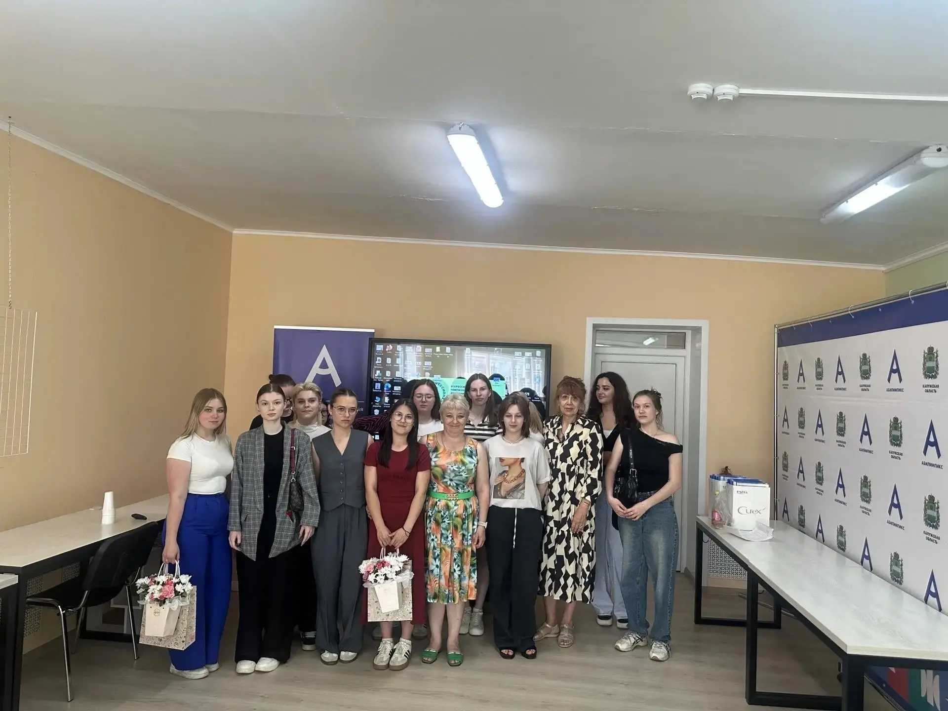 🎓 Защита дипломных проектов в группе ТИК-32 💇‍♀
10 июня студенты группы ТИК-32 успешно защитили св