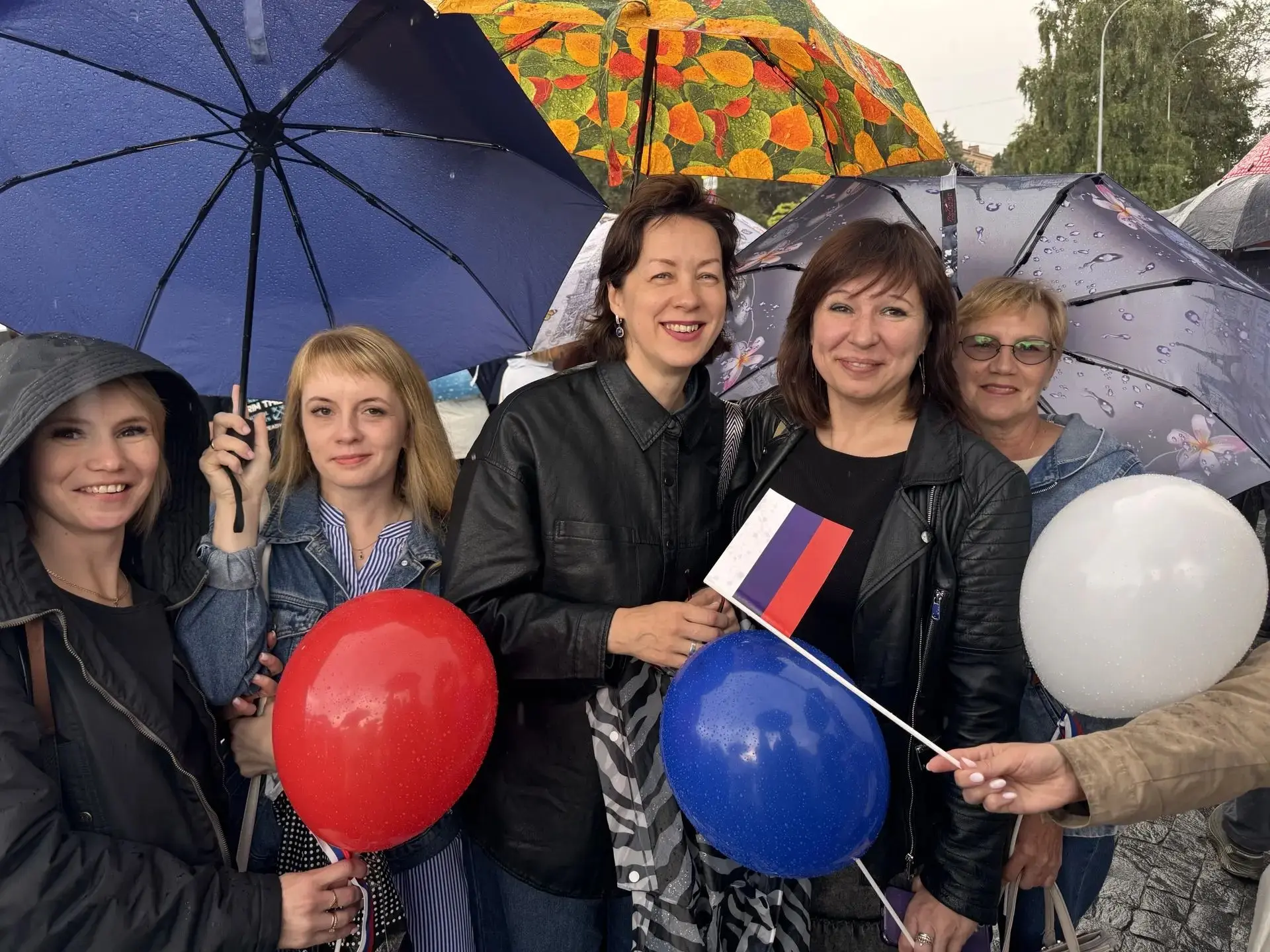Отметили с коллегами День флага. Вспомнили символику цветов. В современной традиции бел...