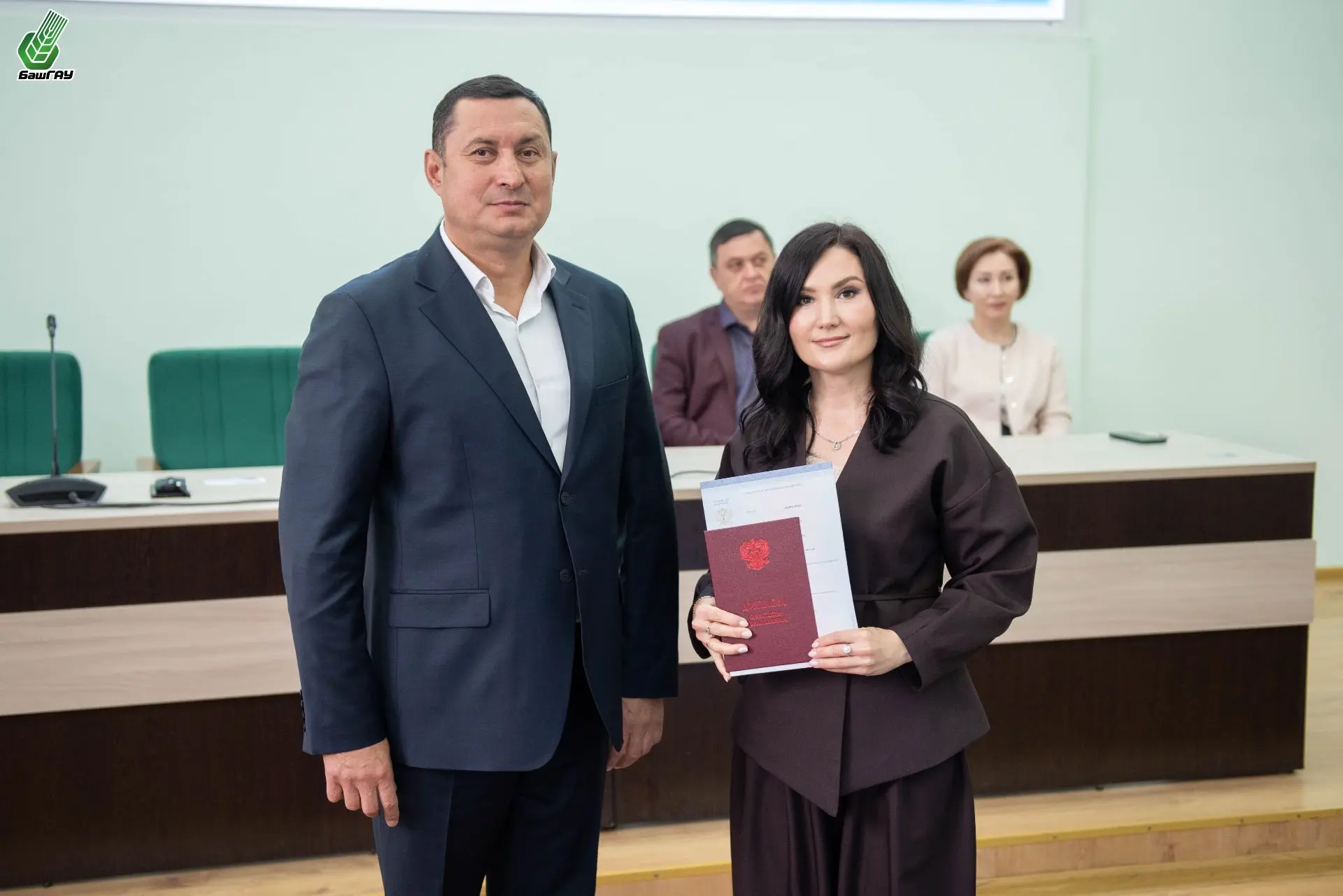 📃🎓БашГАУ начал торжественное вручение дипломов выпускникам заочной формы обучения  Первыми заветные 