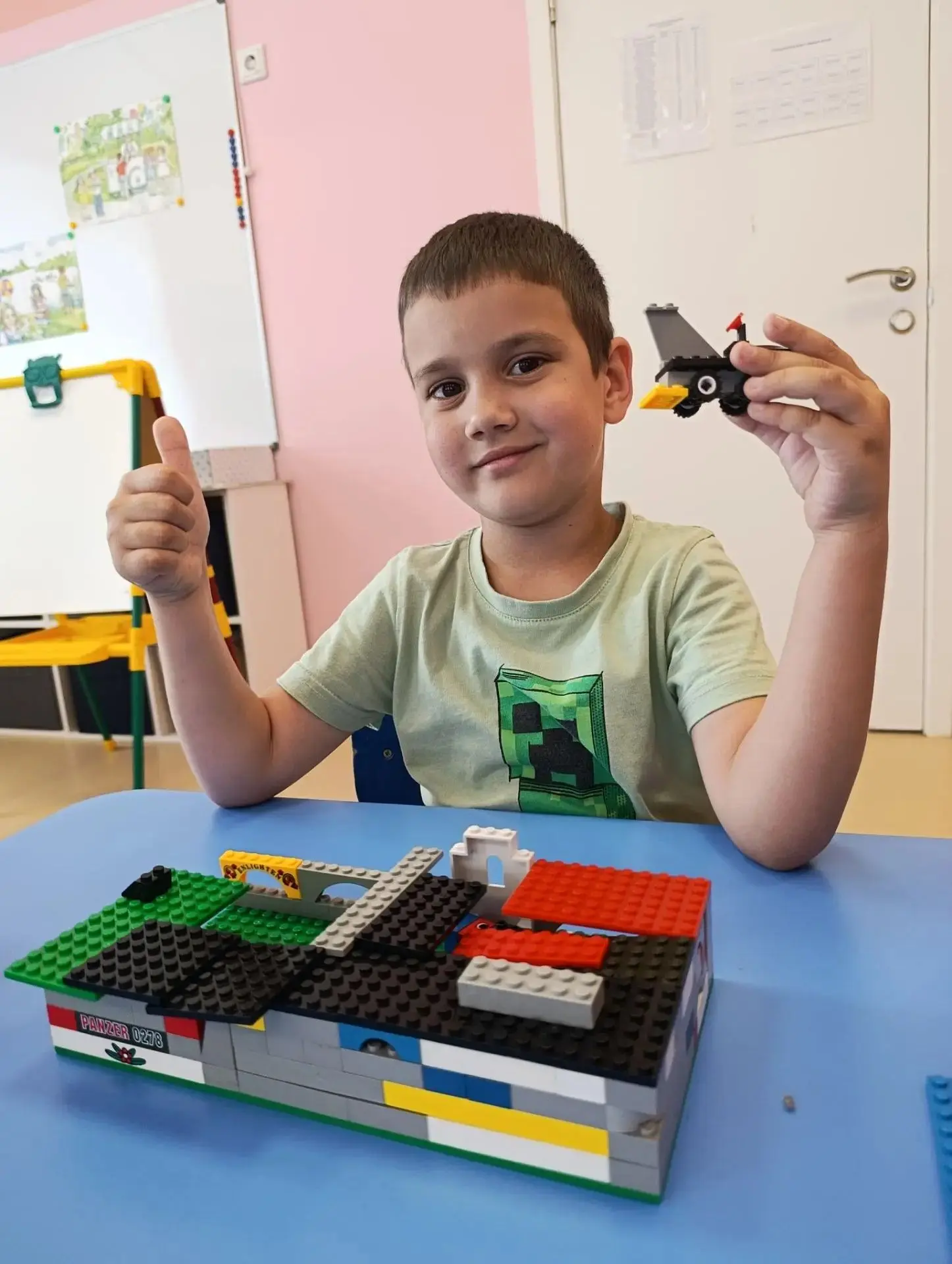 ул. Серебровская, д.24
Конструирование из LEGO — это не просто игра, а мощный инструмент развития, к