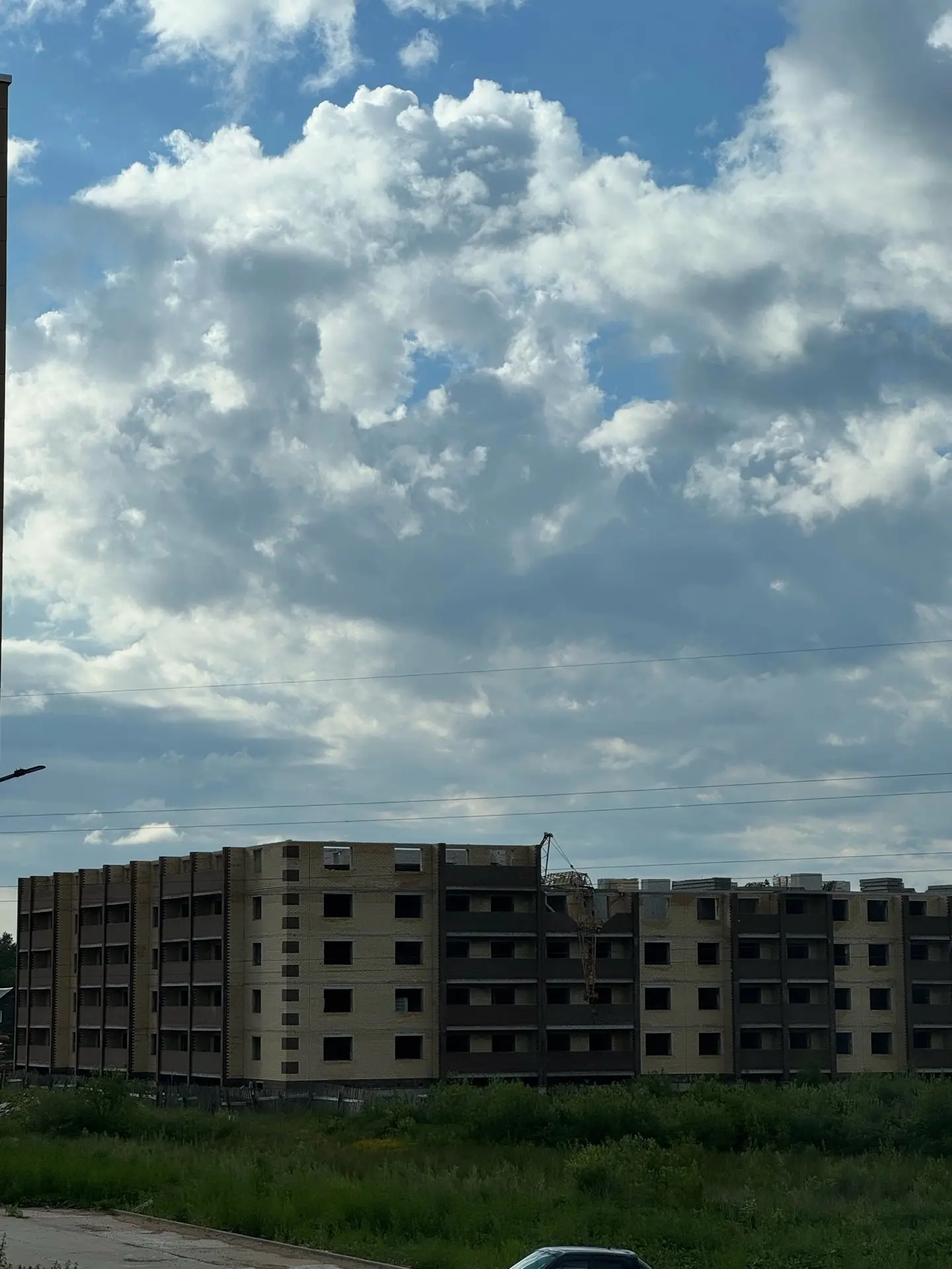 Крану было тяжело и он прилег отдохнуть🏗