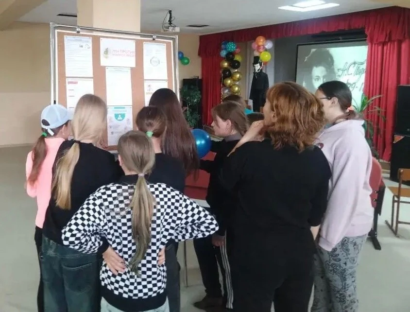 4  июня  работники СДК с. Новое оформили выставку «Мы, против». Главной целью этого мер...