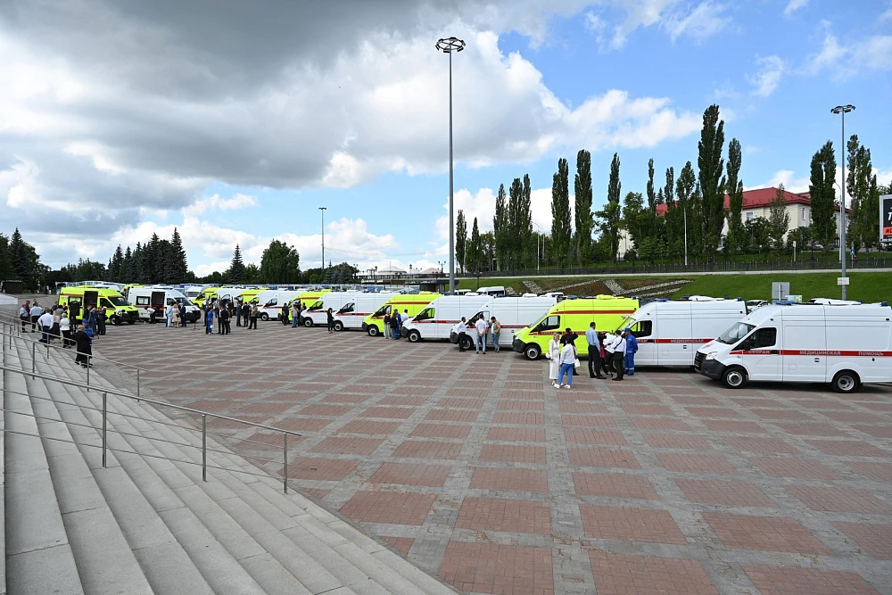 Вчера для нашего Центра был особенный день — мы получили 16 новых автомобилей скорой медицинской пом