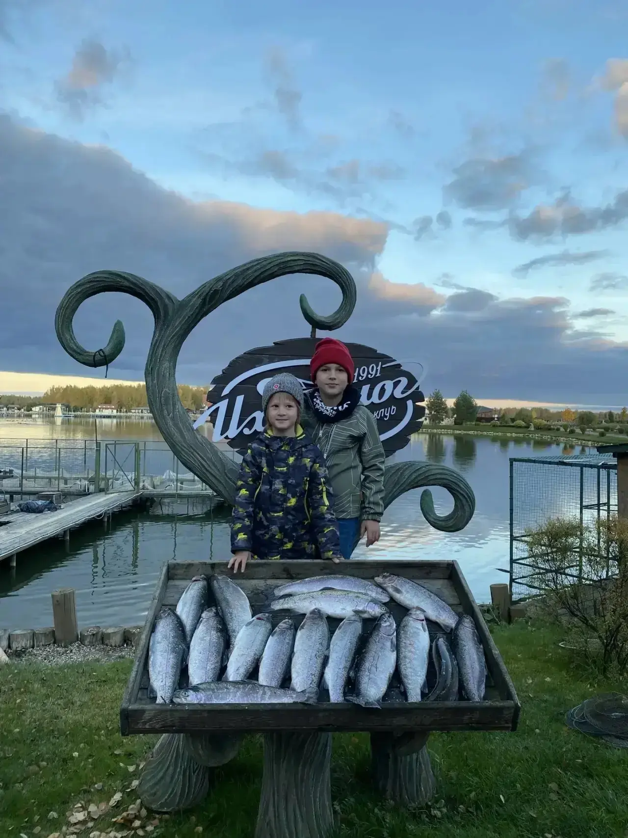 Когда рыбалка становится любимой частью семейных поездок!🎣🫶🏼