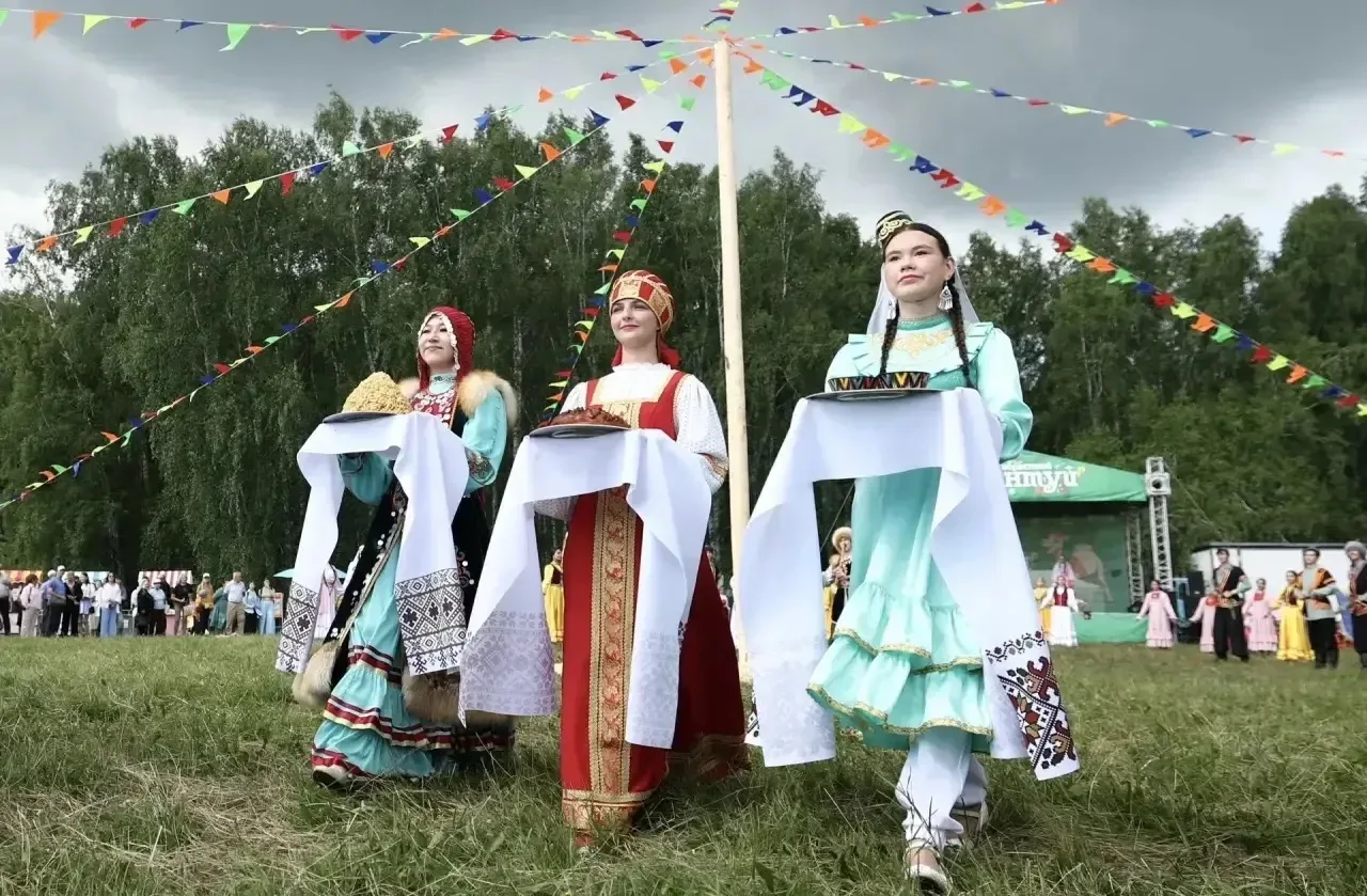 🎉 Областной юбилейный Сабантуй — 70 лет!

Сегодня, в Аргаяшском округе на живописной поляне деревни