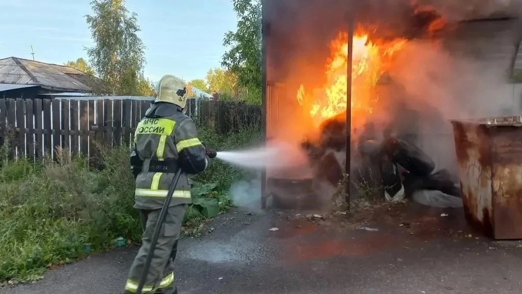 2 сентября в 06.33 ул. Крайняя, 14 горел мусор на контейнерной площадке.