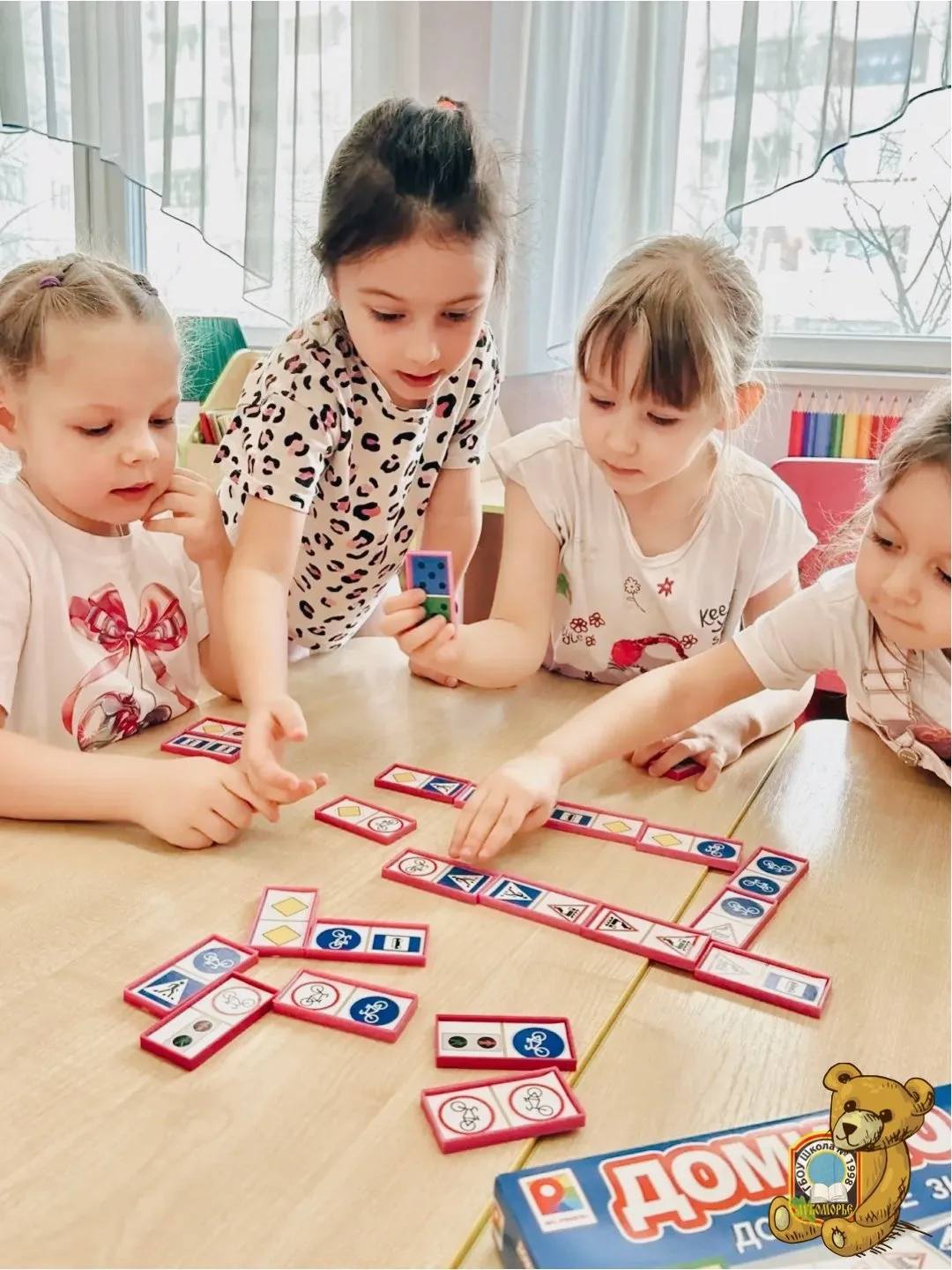 🚦 #ДайджестДошколят | Учимся безопасности через игру  В группе «Весёлые ребята» прошла неделя, посвя