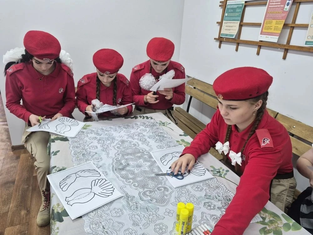 ⚜️ Юнармейцы отряда «Красные береты» приняли участие во Всероссийской акции «Голубь мир...