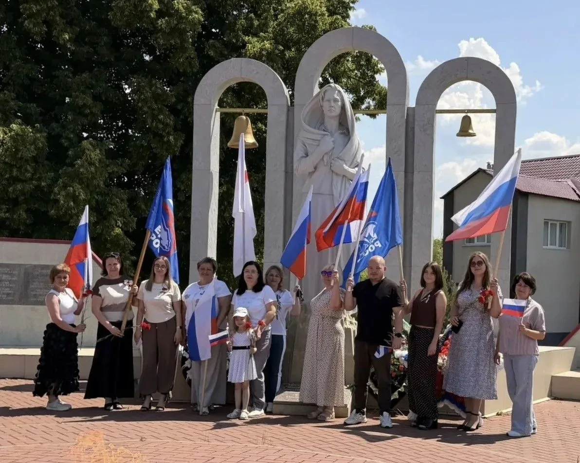В Александро-Невском округе отметили День России! 🇷🇺
⁣
Жители провели автопробег, чтобы выразить л