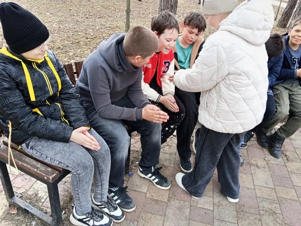 На весенних каникулах 4В отправился на прогулку в парк! Было очень весело и интересно. Ребята с вост
