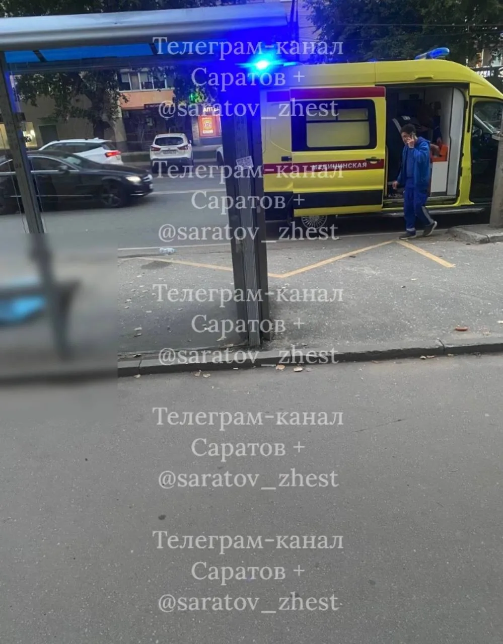 Пензенская, мужчина умер на остановке, на месте работала реанимациия.