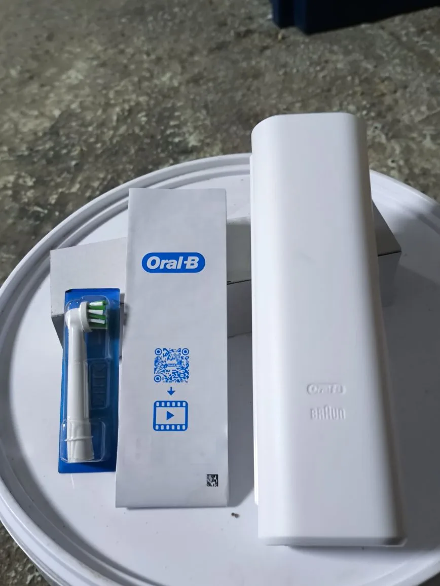 Электрическая зубная щетка Braun Oral-B Pro