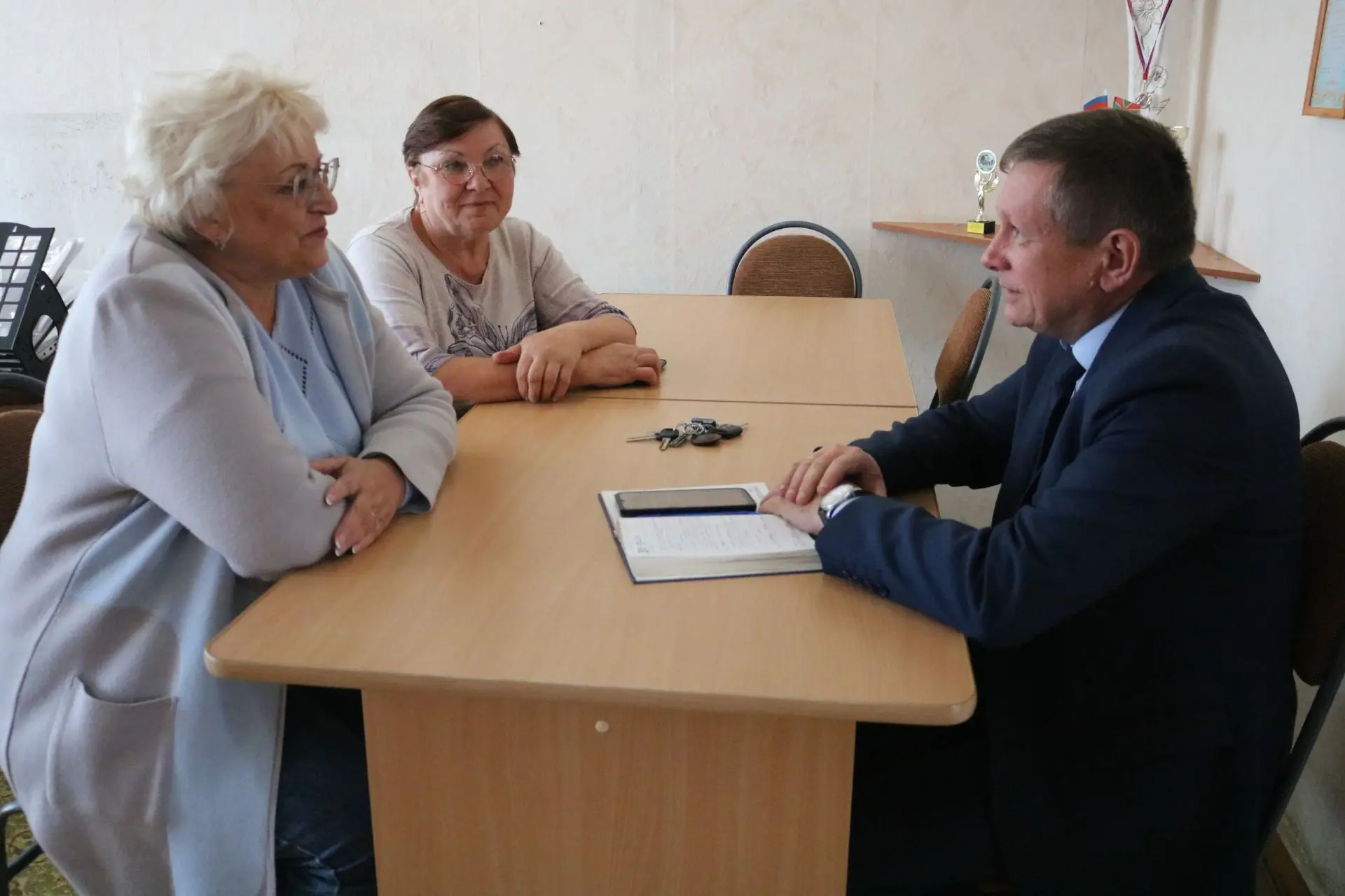 В территориях Верхнеуральского округа прошли приёмы граждан