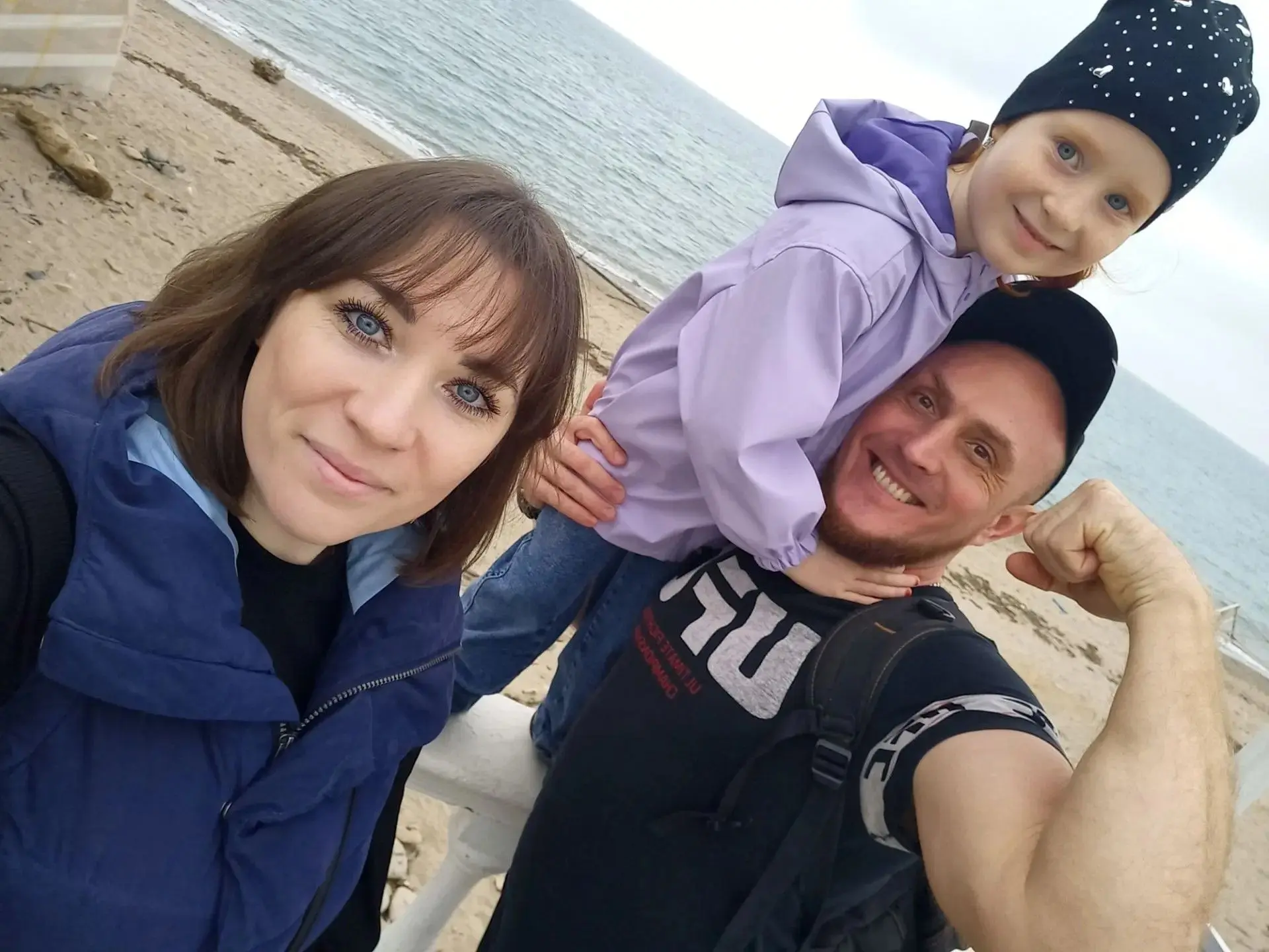 Фото-челлендж "Семейный кадр".

Никотина София🥰

#МАДОУМОгКраснодарДетскийсад66 #ДеньЛюбвиСемьиИвер