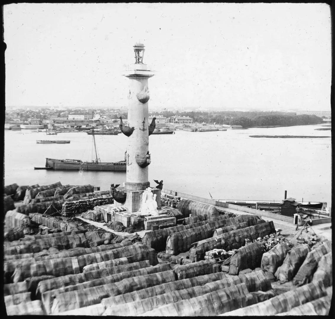 1872 – 1880.Ростральная колонна.