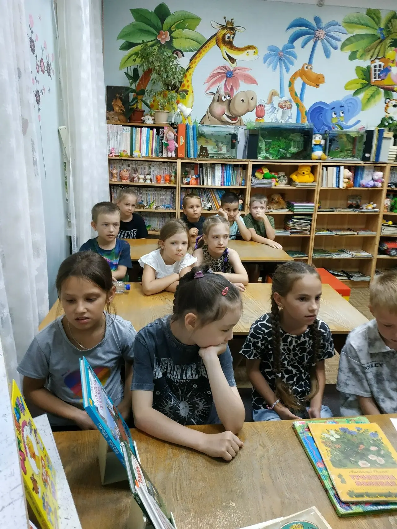 Сегодня в младшем отделе Центральной библиотеки с участниками пришкольного лагеря состо...
