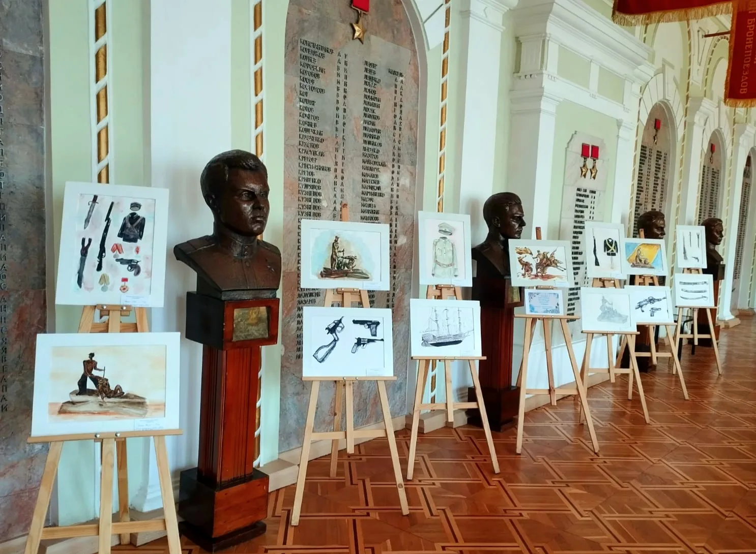 🏛🖼 На этой неделе в зале Военно-исторического музея развернулась выставка работ учащихся 1 и 2 кла