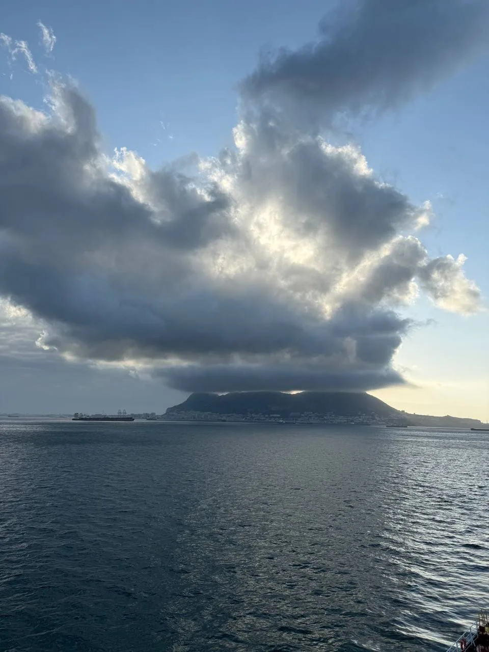 Наши выпускники 🌊⛴️⚓️

«Поймали» вот такой Гибралтар и поделились с нами ярким кадром. Красота…

Уз