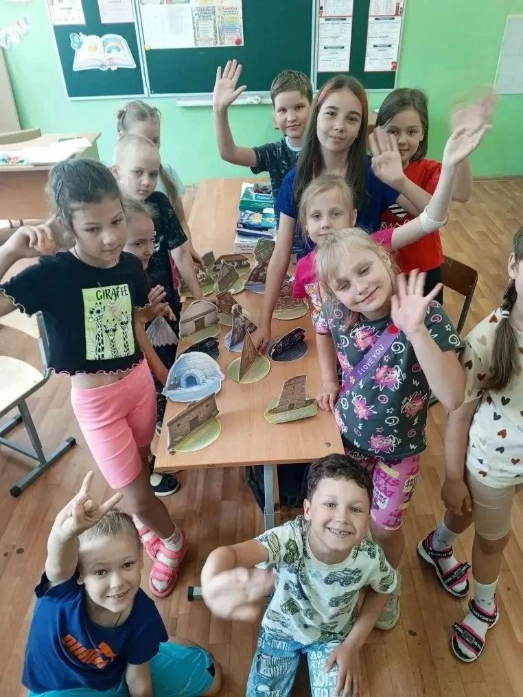 🤝 Наша страна — это мозаика культур, и в преддверии Дня России дети нашей школы познакомились с это