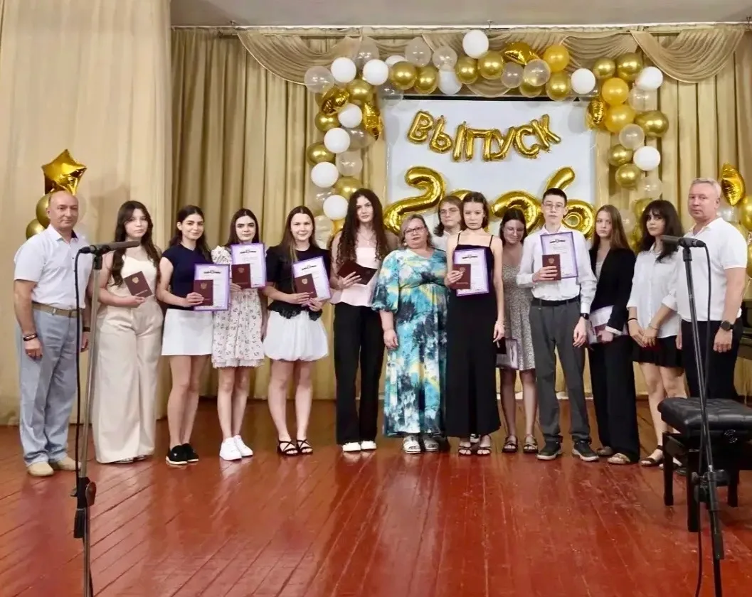 🎓 Выпускные в Геленджике: первые дипломы уже вручены!

Во всех школах  Геленджика скоро начнутся вы