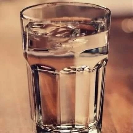 От храпа

Читают на воду 3 раза такой заговор:

“Рыба в воде не мается, зубами не кусается, челюстью