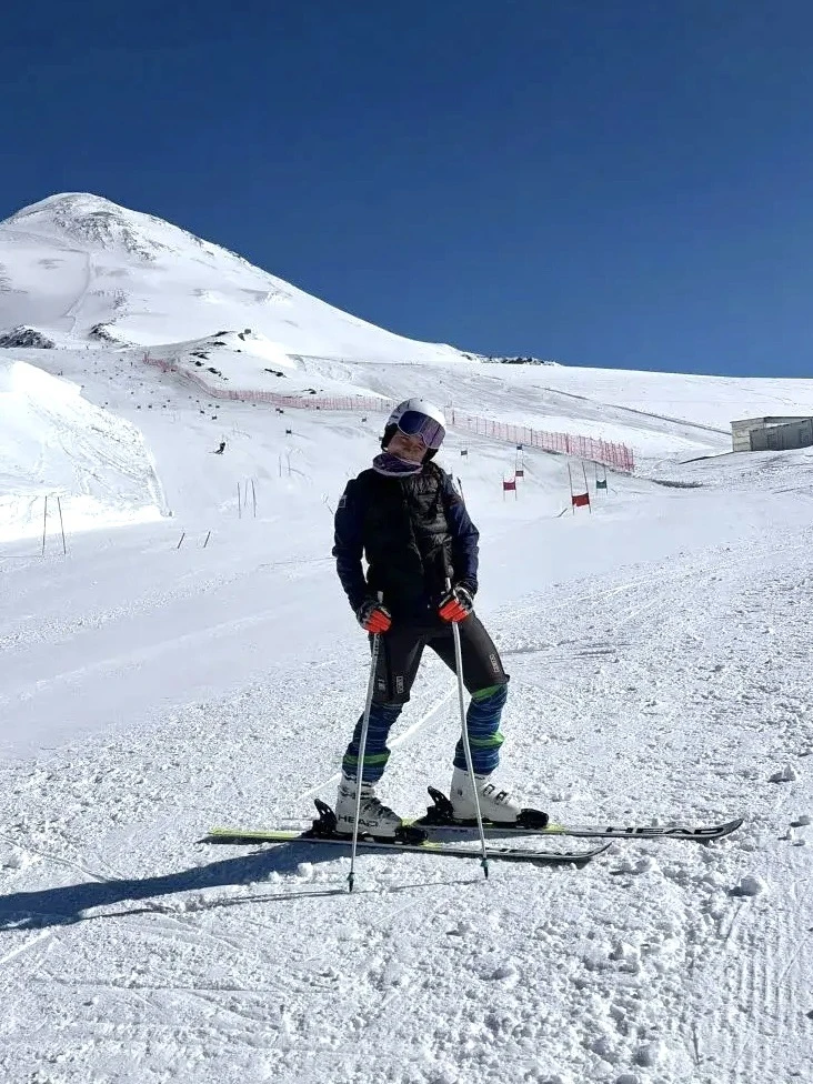 Ученица медицинского класса покоряет Эльбрус

⛷️ Ученица 10 «Б» класса Даша знает: здоровье — это не