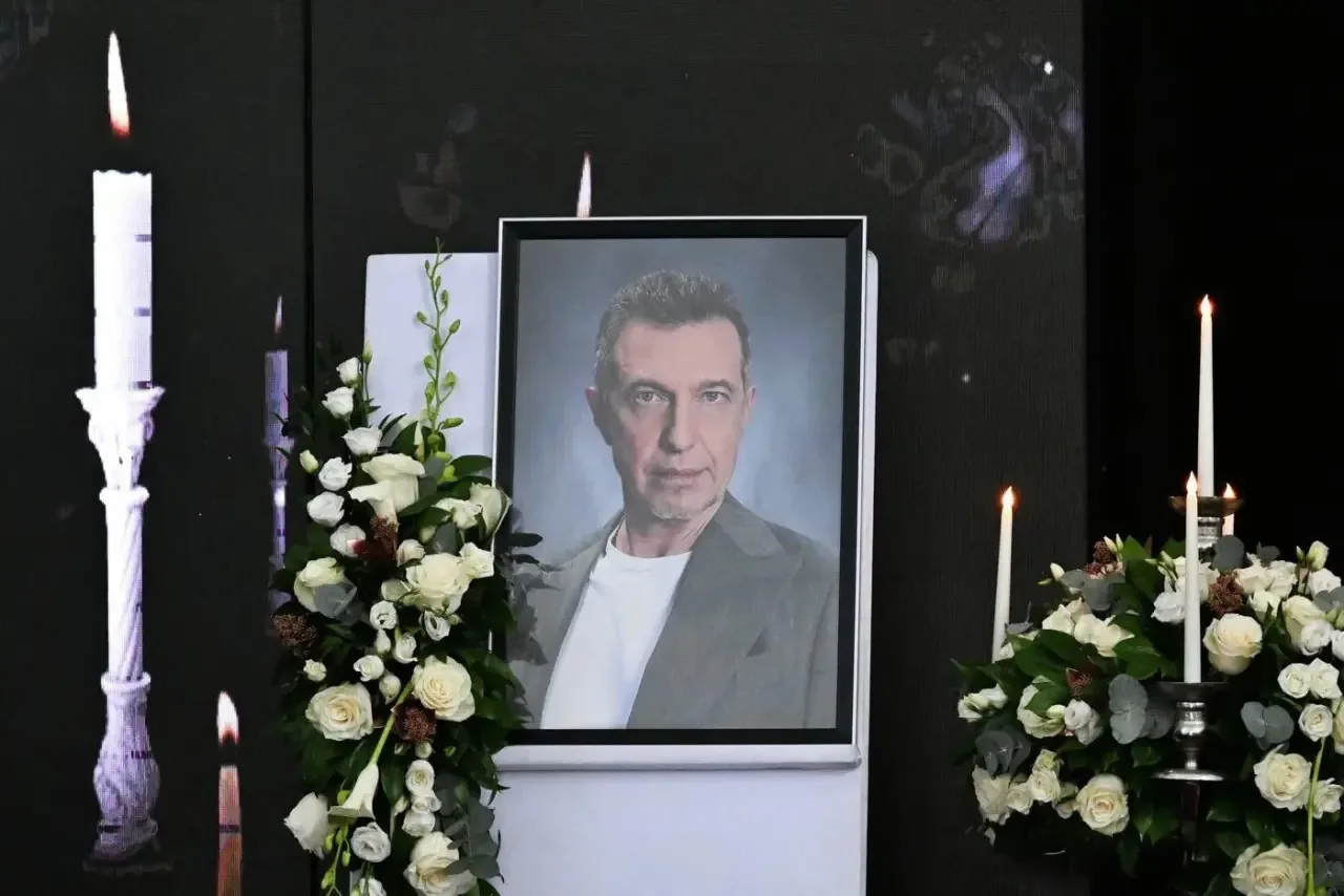 Сергея Соседова похоронили на Перепечинском кладбище рядом с его отцом🙏