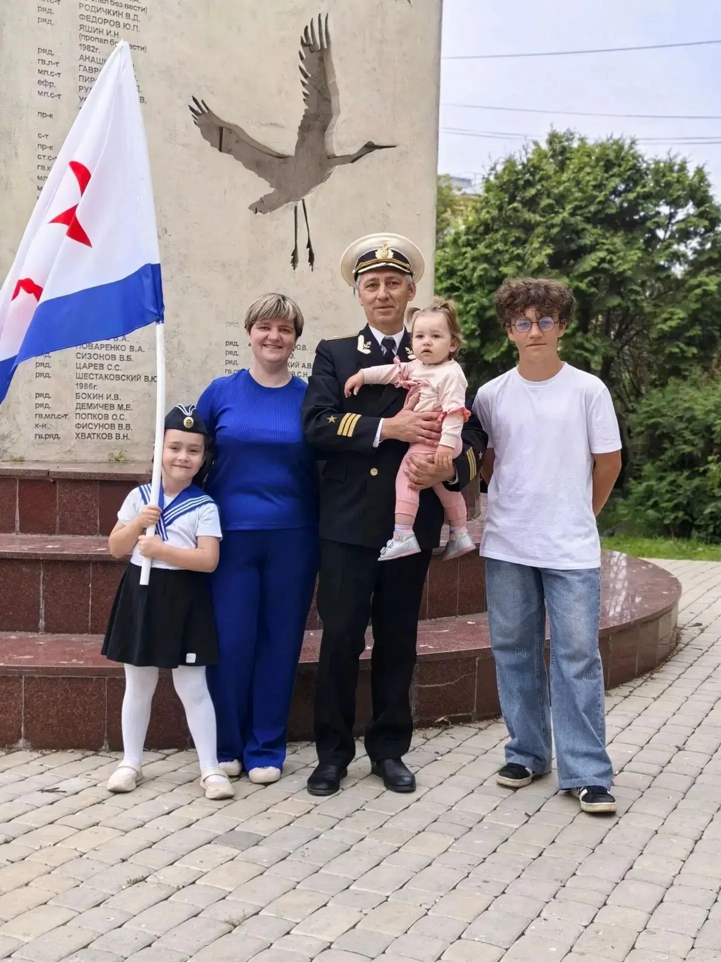 Воспитанница группы № 2 Маша Нестеренко приняла участие в шествии, посвящённому Дню военно-морского 