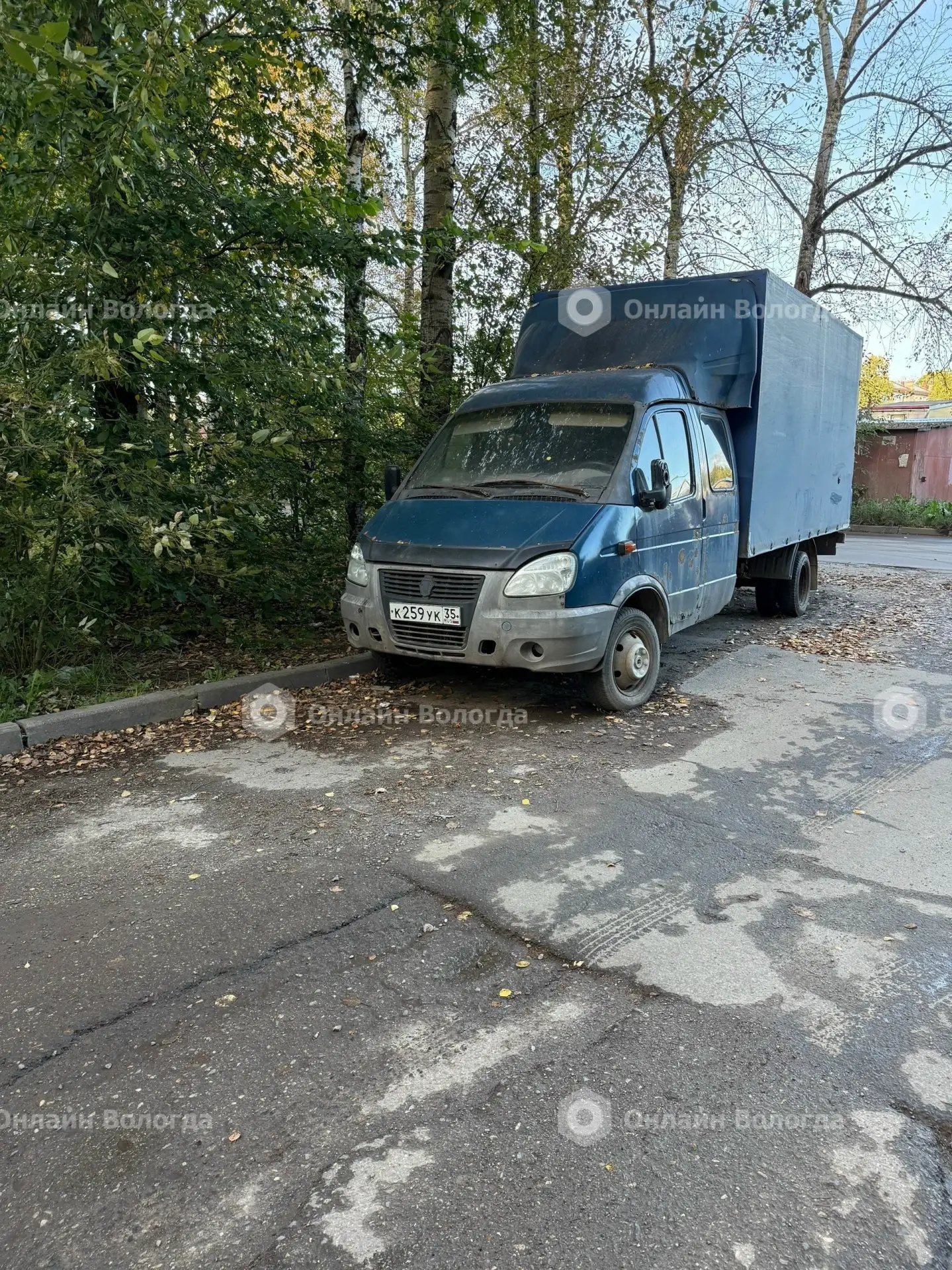 Жители дома 14 в 1 микрорайоне ГПЗ-23 жалуются на брошенную Газель, которая годами стои...