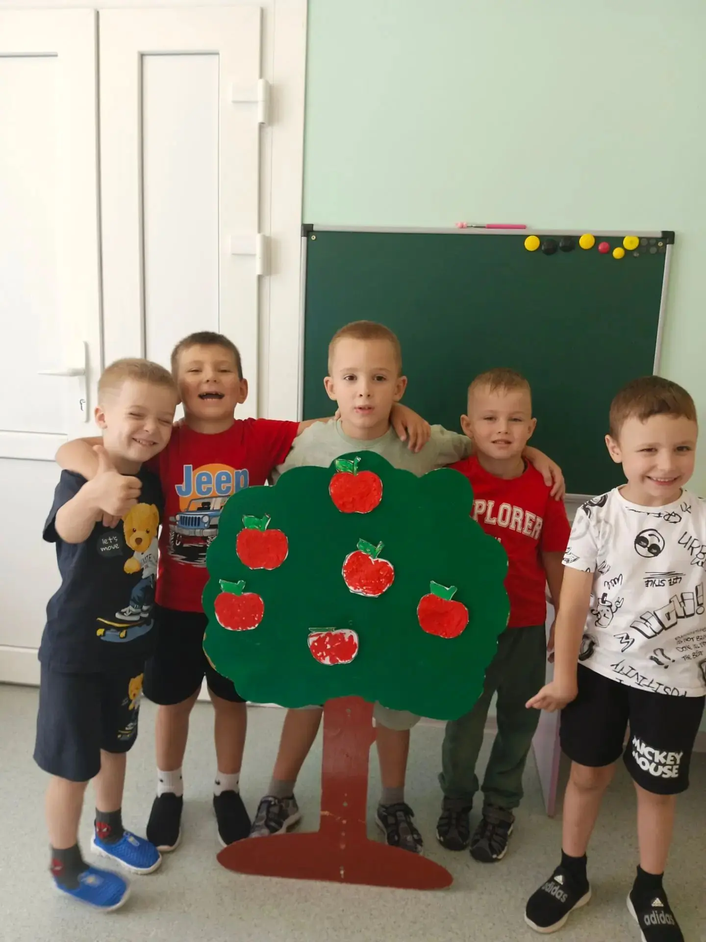 В честь Яблочного Спаса ребята из старшей группы №2 создали необычную коллективную аппл...