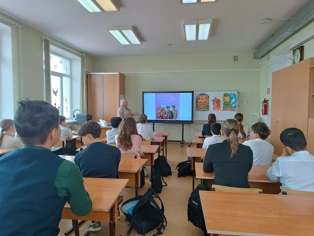 🎗 Мастер-класс по изготовлению георгиевской ленточки в 6А классе ⁣ 🎗 В 6А классе прошёл тематический