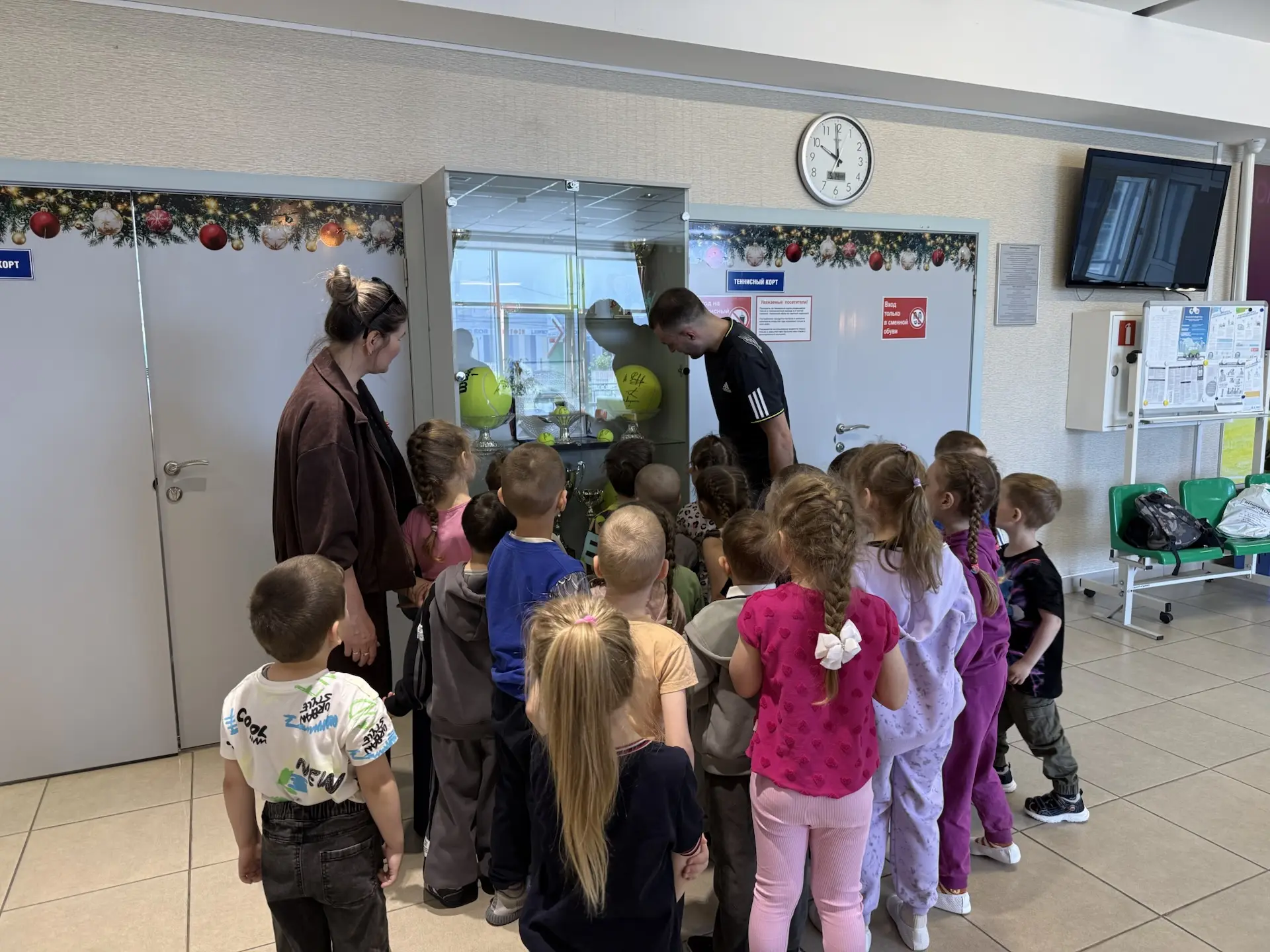 Сегодня в «Теннис Холл» прошла экскурсия. 👧🏻🧒🏻 Ребята старшей группы детского сада ...