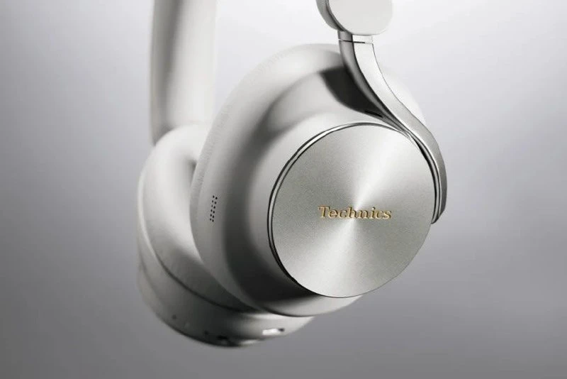 Technics выпустила наушники с магнитной жидкостью внутри динамиков