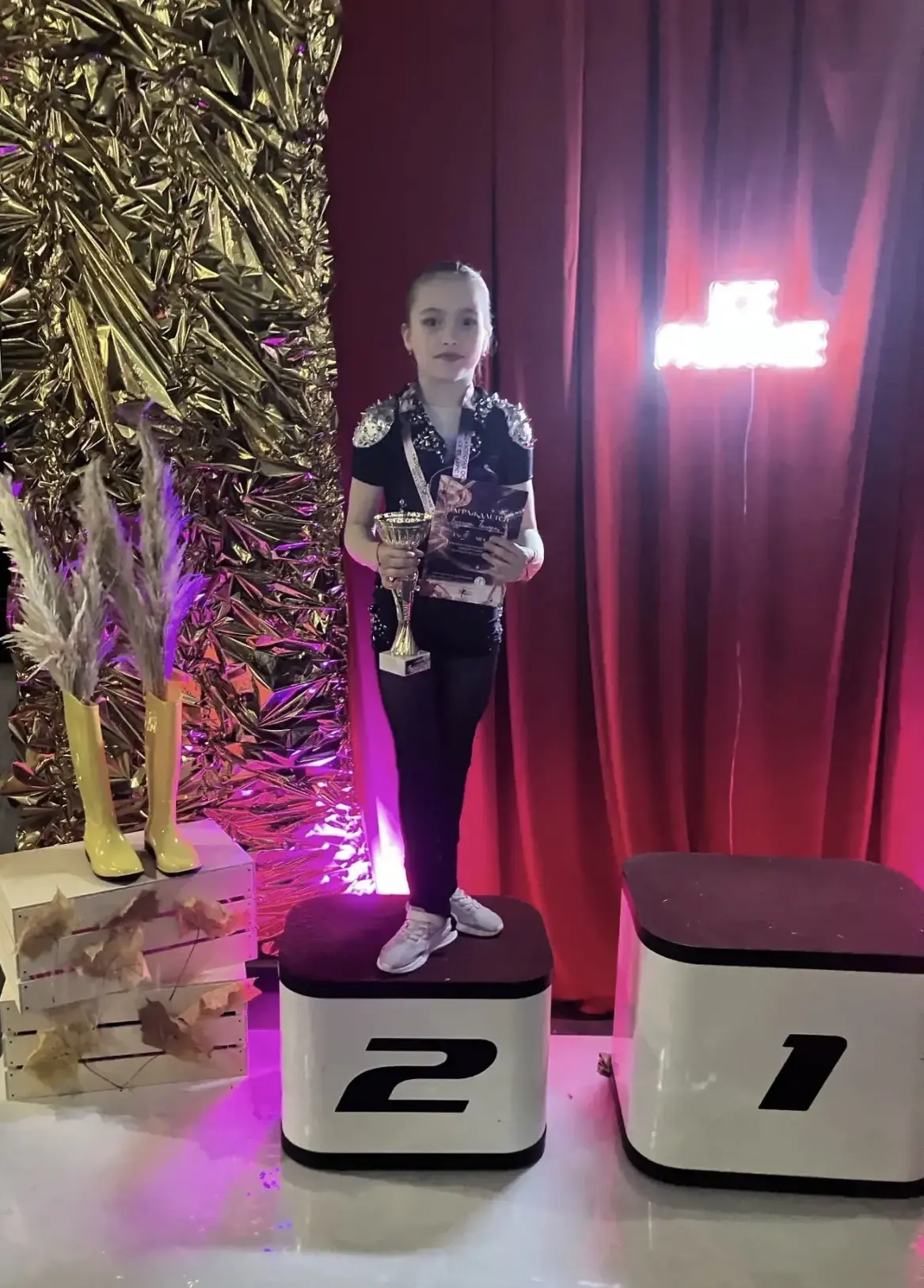 🥈 Бузина Тамара, ученица 2-в класса, продемонстрировала высокий уровень мастерства и с...
