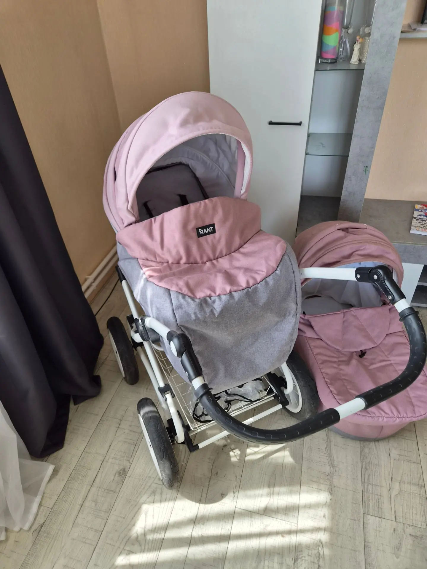 Продам коляску в хорошем состоянии,потёртости нет ,ничего не менялось.Коляска 2в1 люльк...