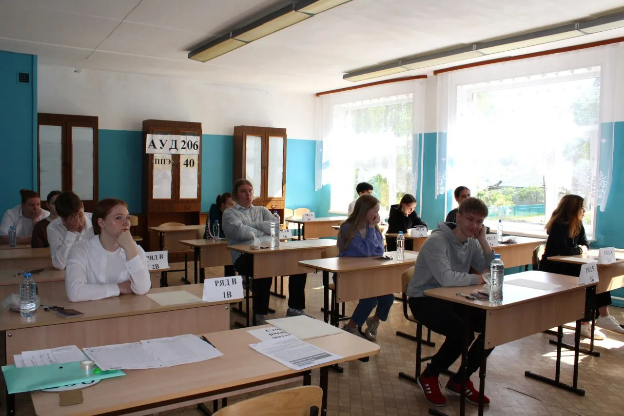 ЕГЭ по обществознанию и физике в основной период сдали одиннадцатиклассники Вологодчины