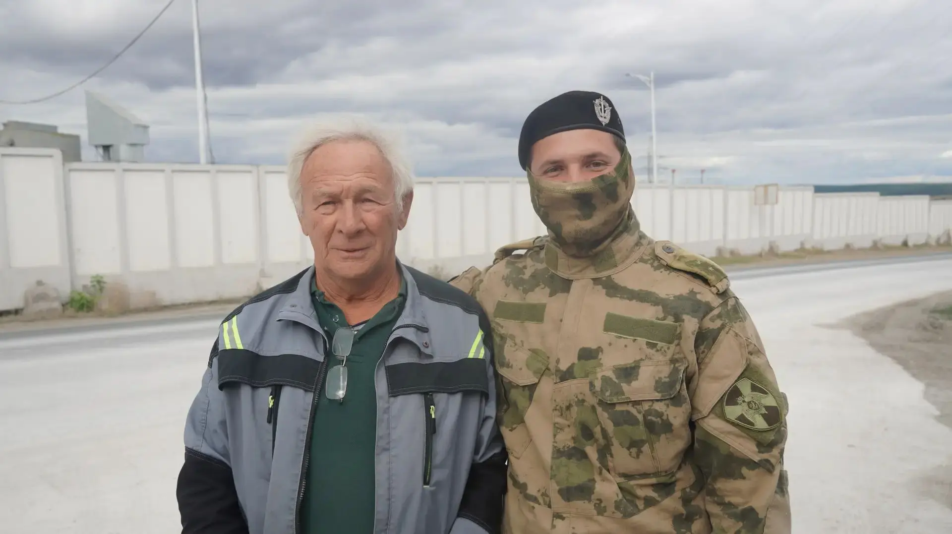 В Саратовской области боец ОМОН «Патриот» Росгвардии первым пришёл на помощь пострадавш...