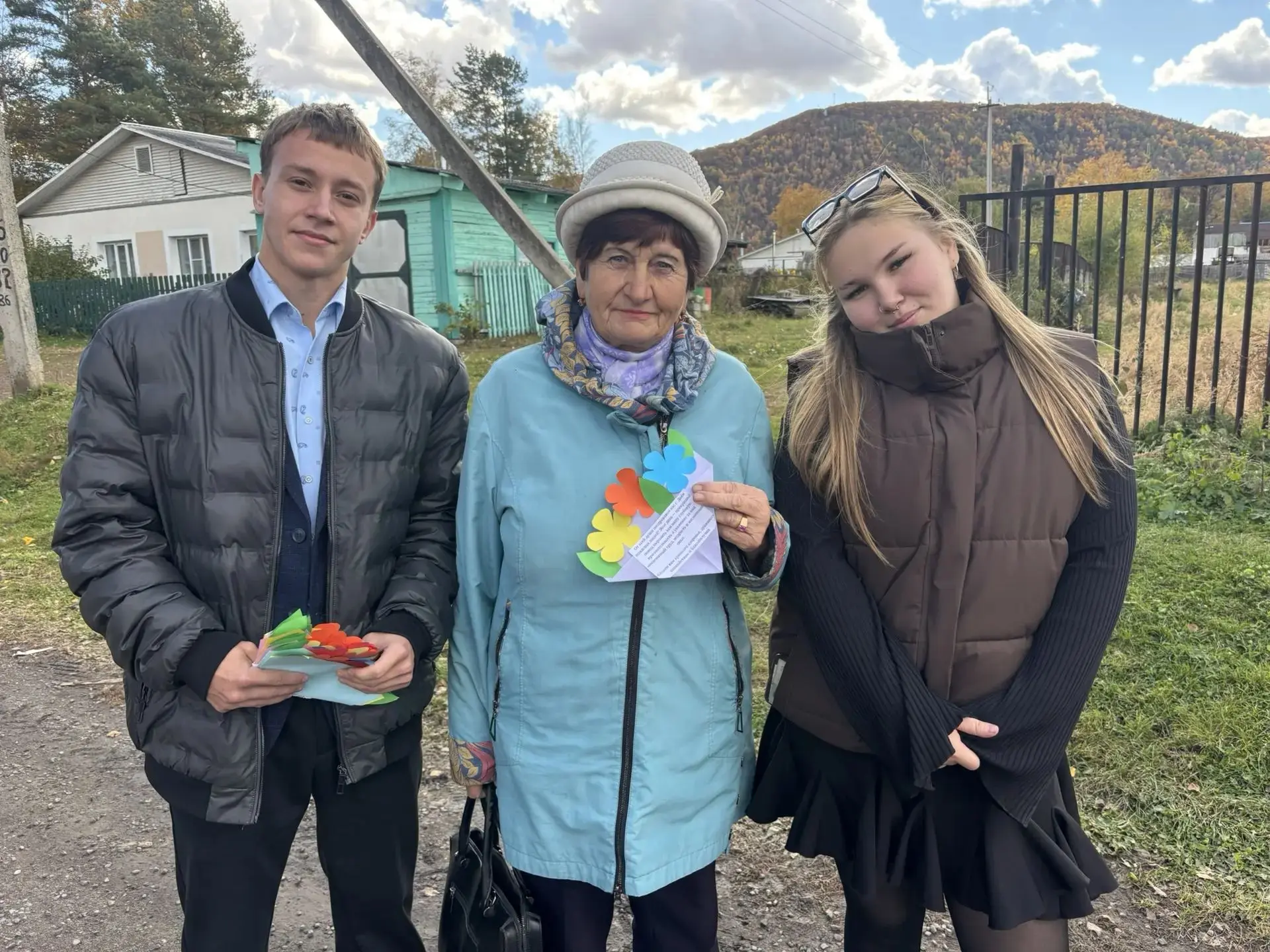 🎉 Сегодня активисты «Первых» поздравили с праздником пожилых людей!