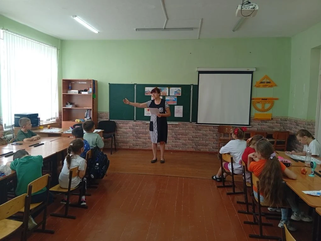 «Мы — Россия»: яркая викторина в нашей школе!
В преддверии 12 июня- Дня России, в пришкольном лагере
