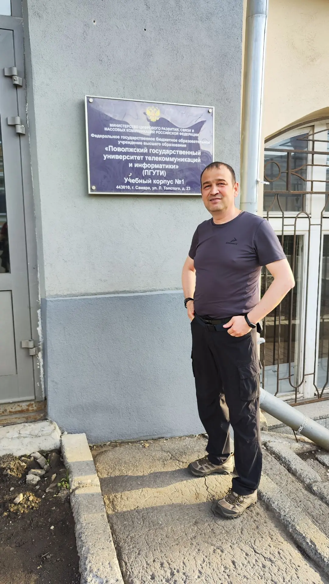 🚙 Я приехал в Самару с чувством гордости, чтобы сфотографироваться на фоне входа в наш родной униве