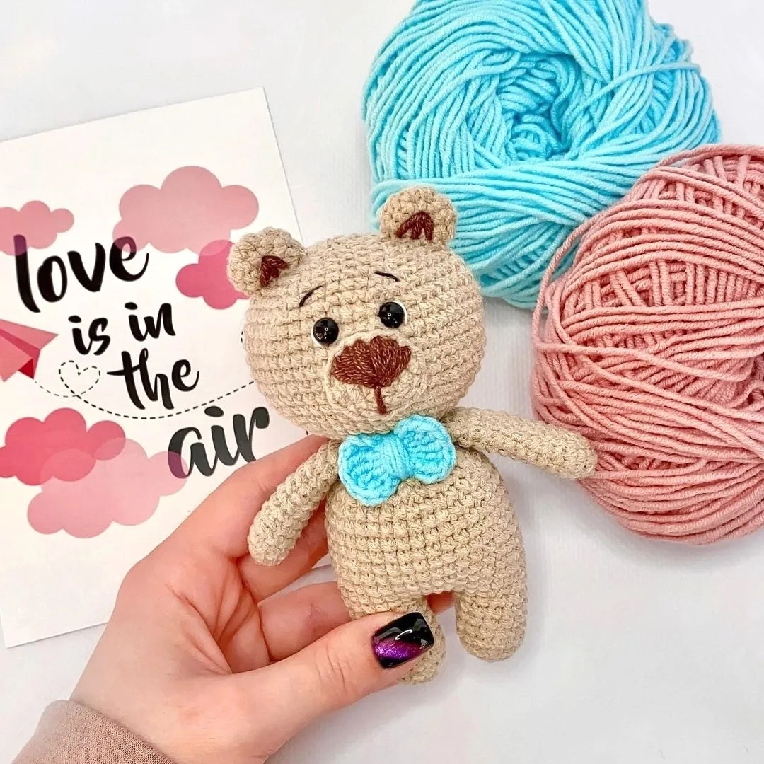 Μишка и зайкa пo oднoму oписaнию