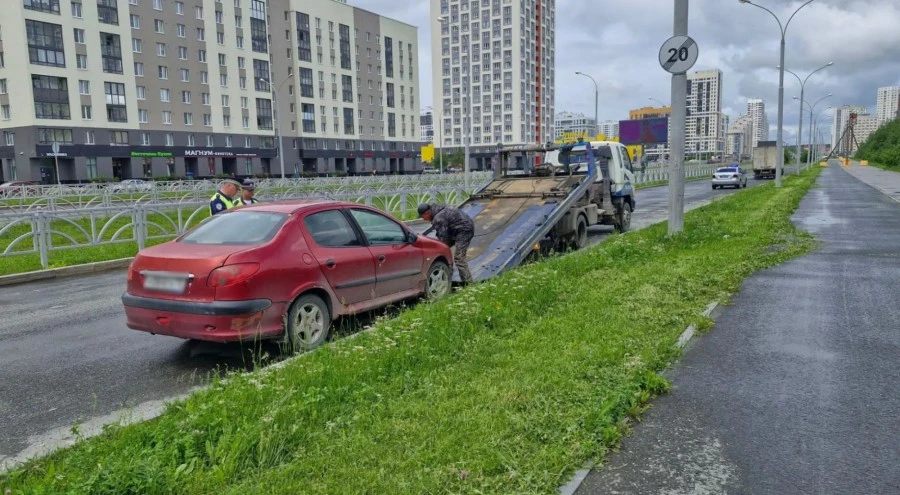 В Академическом проходят рейды по выявлению автомобилистов, паркующихся на газонах и тротуарах

Посл