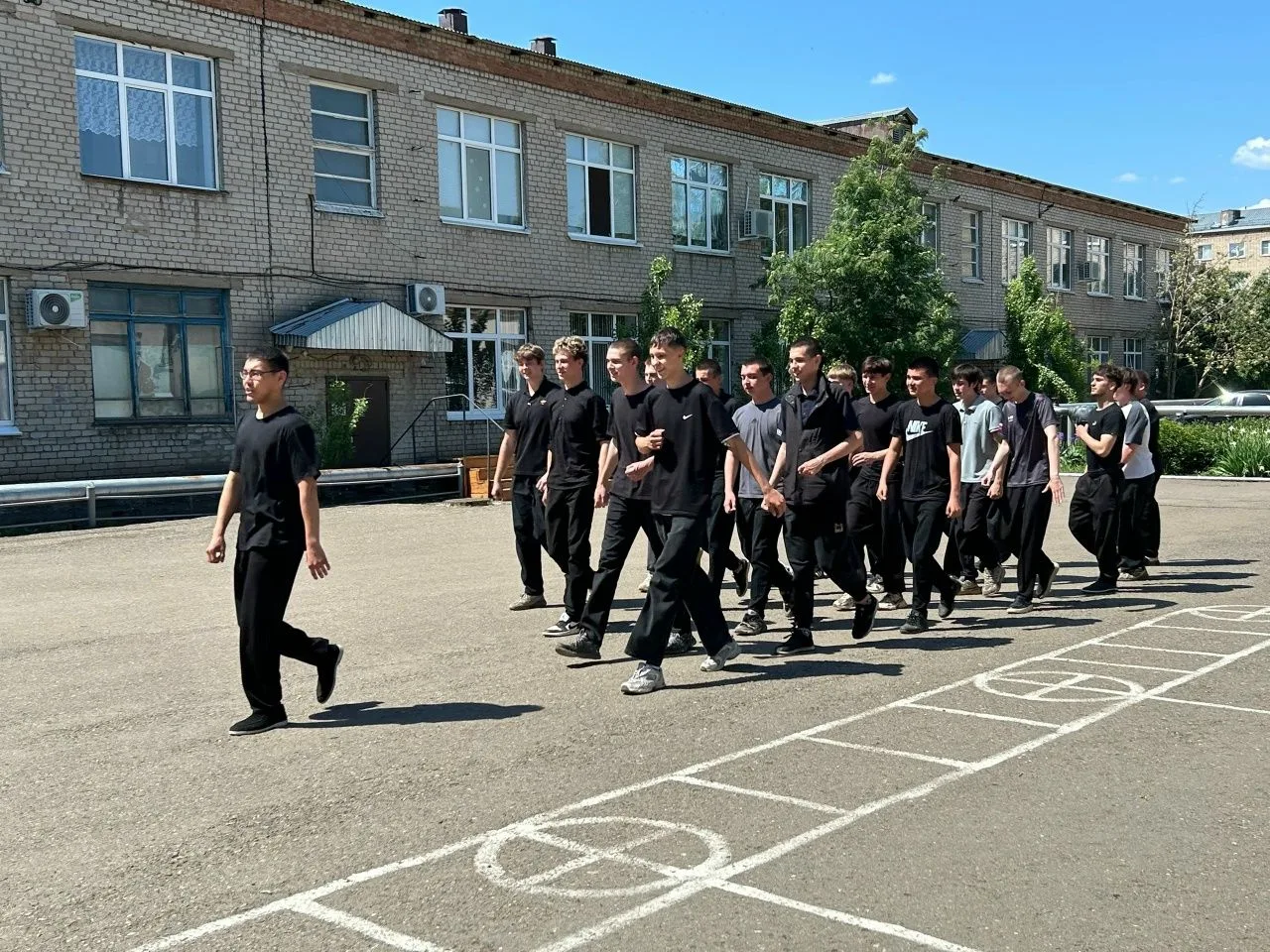 Смотр строя и песни «Красив в строю, силён в бою!»: второй этап позади!   20 мая в нашем колледже пр