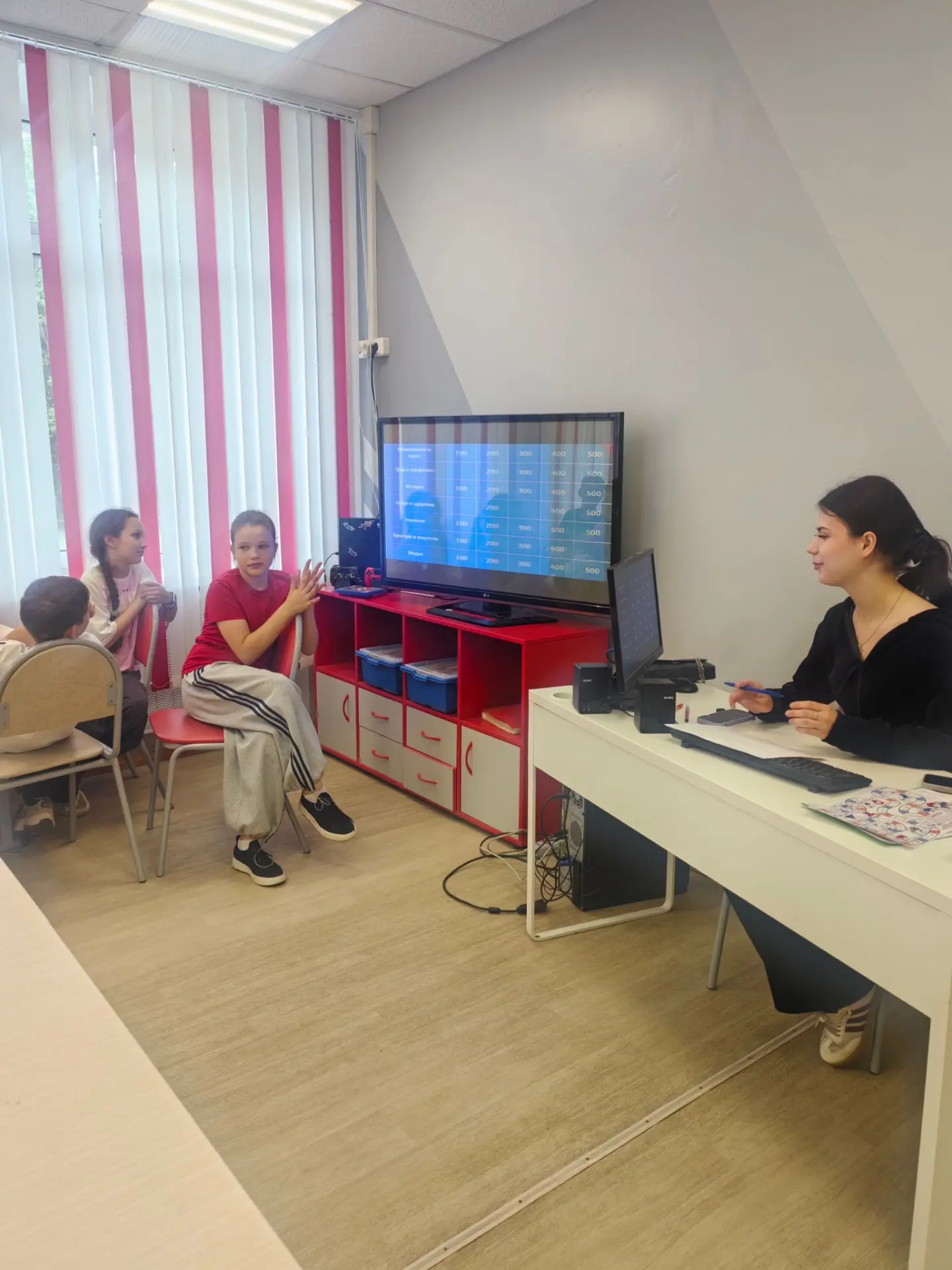 День был насыщенный -и наши ребята прошли игру ,,Битва умов".Вопросы действительно были не легкими,р