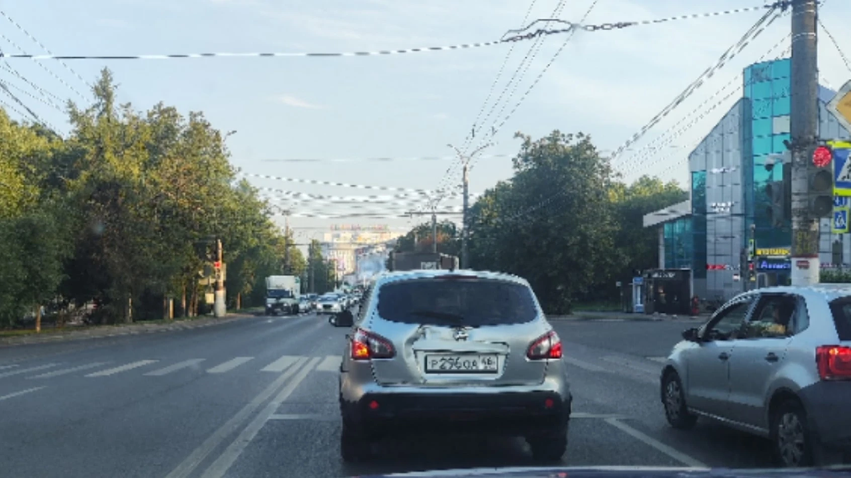 На Никитской Толи это новые настройки светофора, Толи он сломан, почти по 2 минуты красный, пробки с