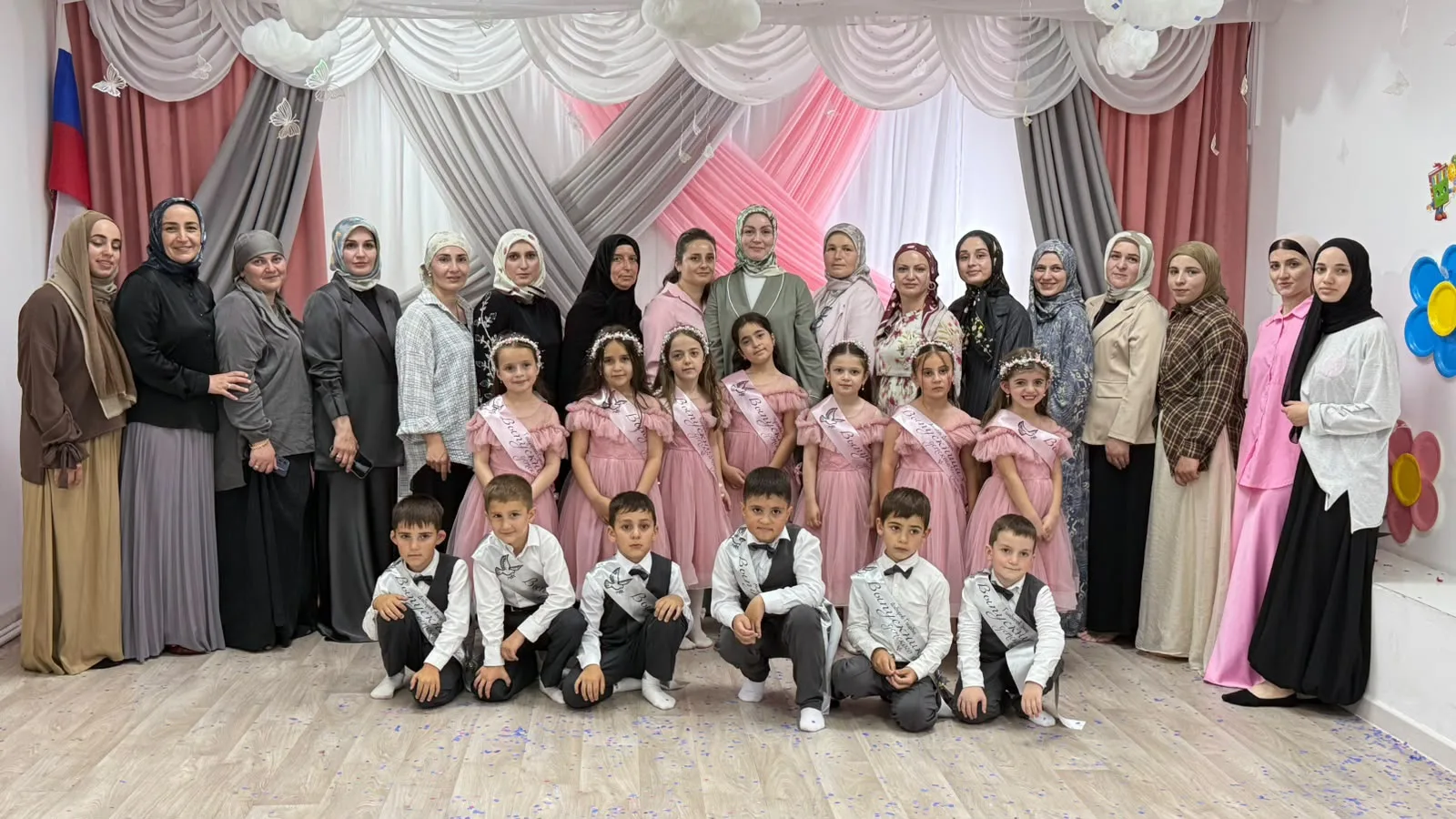 Дорогие родители! 
Спасибо, что были рядом, слышали и поддерживали в любое время. Ваша поддержка — э