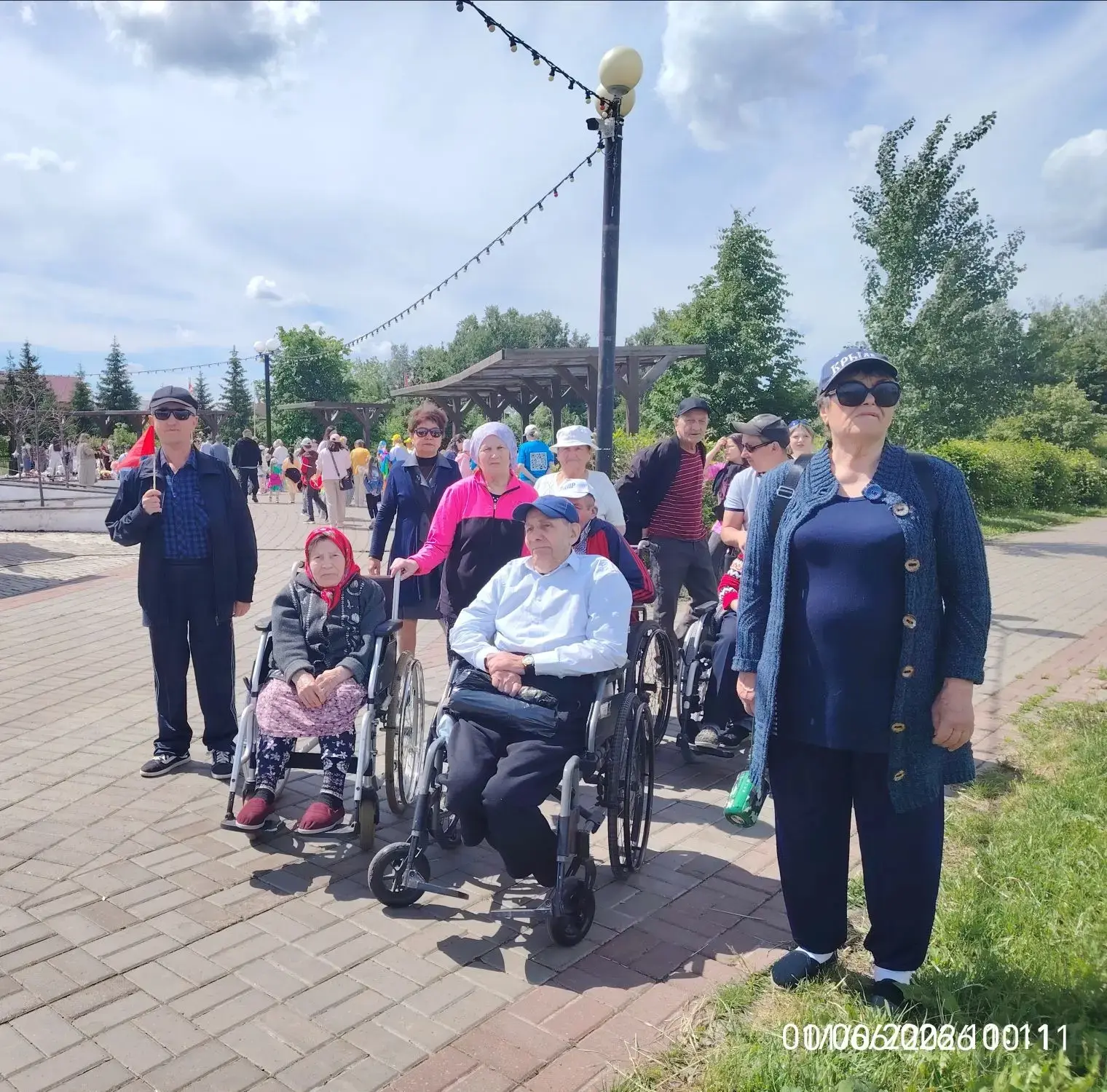 ✨ 1 июня 2026 г.  получатели социальных услуг отправились в центральный парк, где прохо...