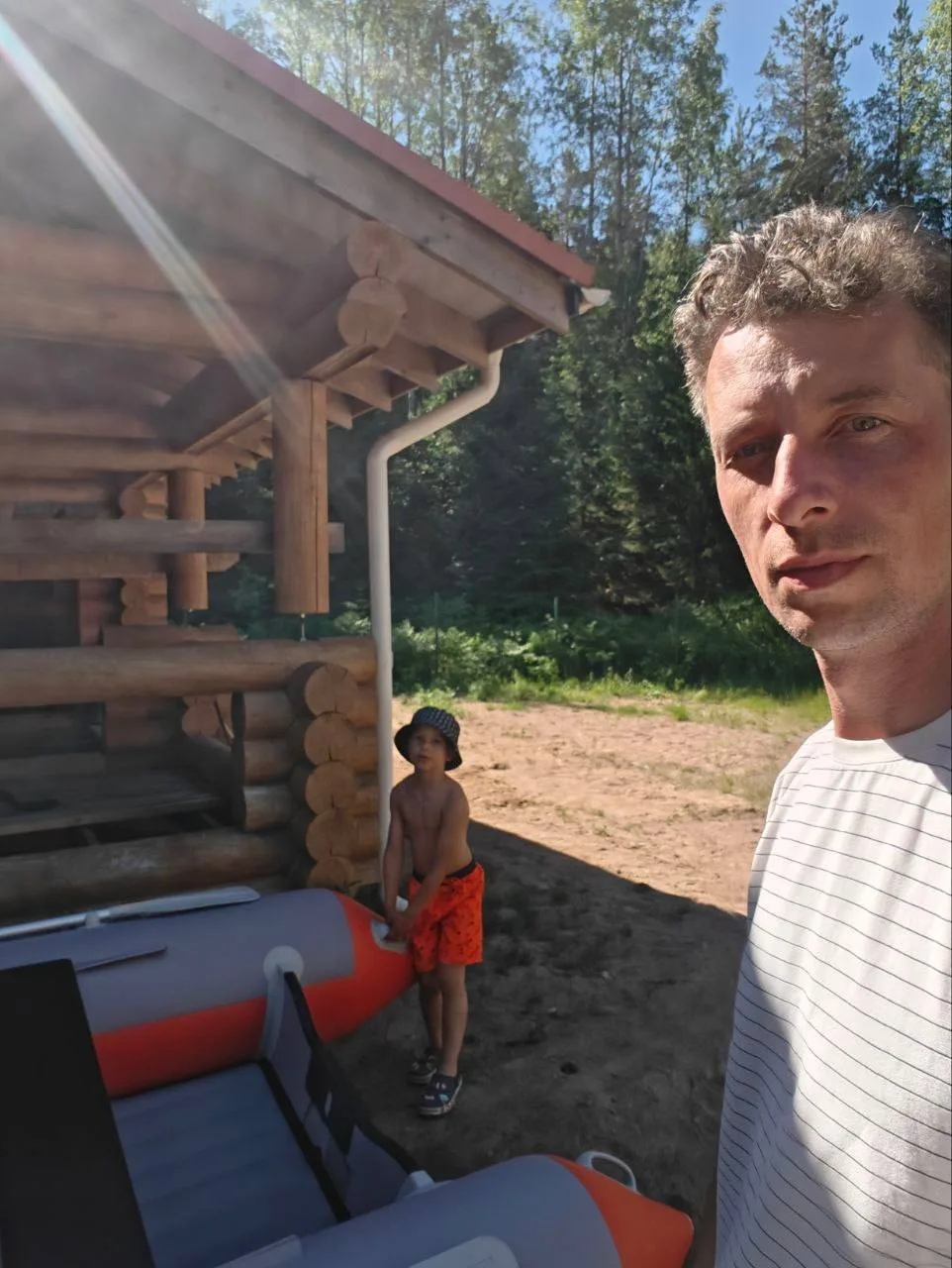 Приехал к родственникам под Питер — первый раз вижу их новую дачу.

Участок просто сказка. Лес вокру